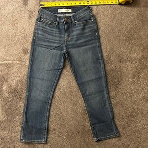 Signature by Levi Strauss Mid Rise Capri Jeans